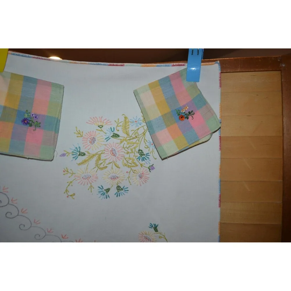 Tablecloth Floral Stitching with Napkins Jardinière - Picture 5 of 8